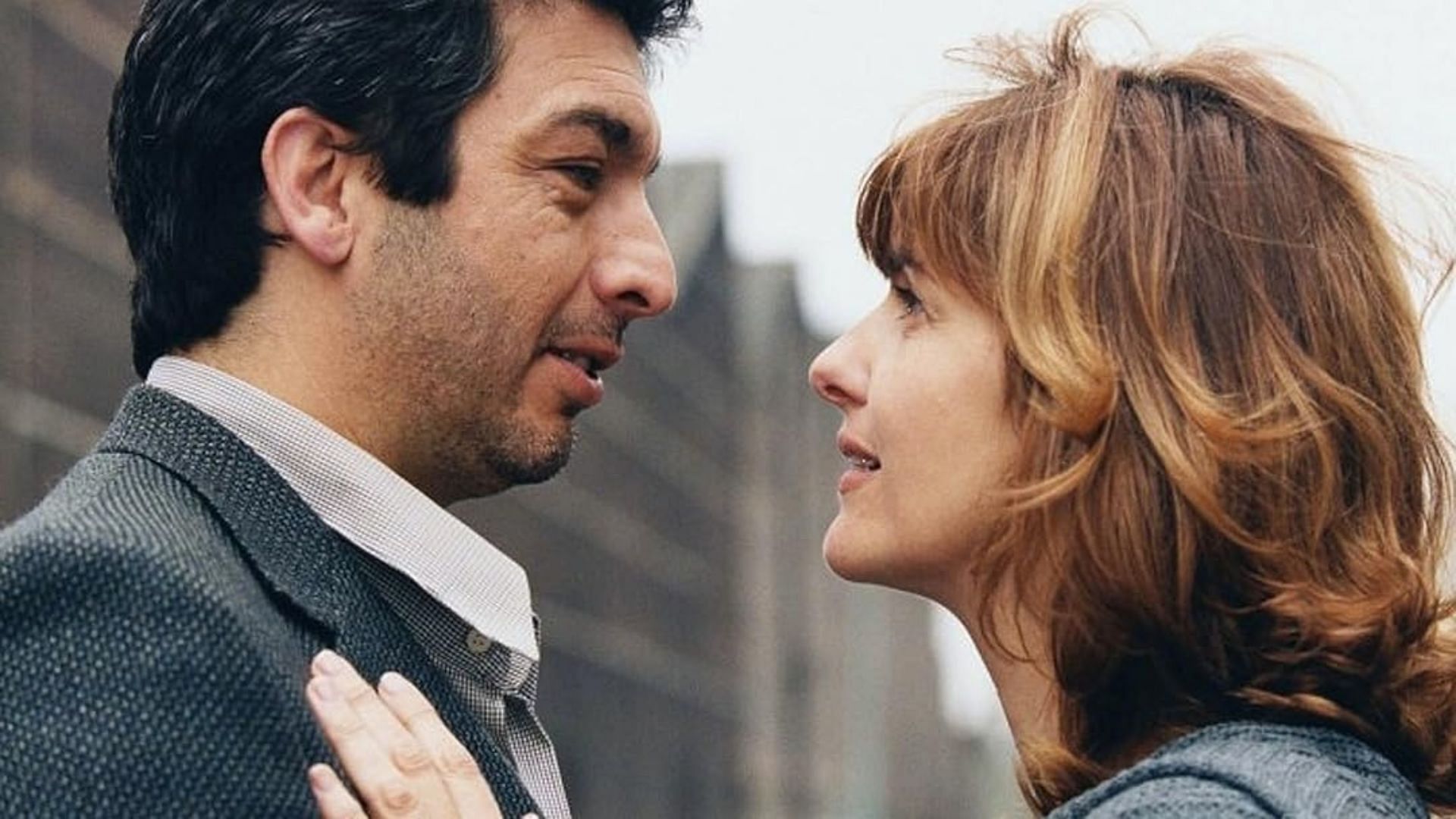 Darín plays a down-on-his-luck common man (Image via Prime Video)
